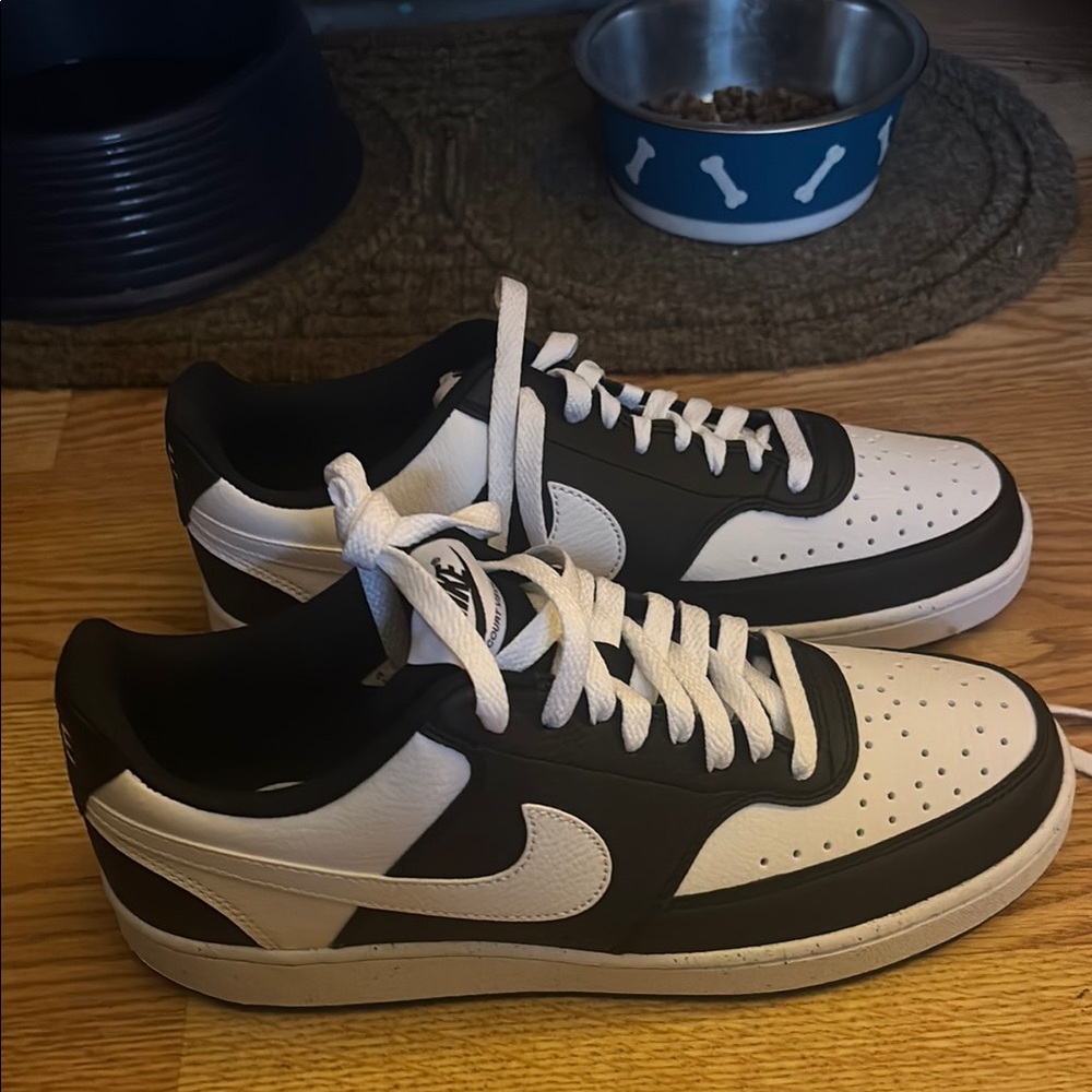 Nike Men's Black and White Sneakers